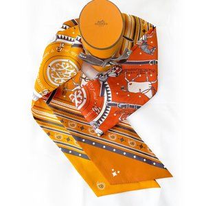 Hermès Red Orange Maxi Twilly Couvertures Et Tenues De Jour Bandana Scarf/Wrap